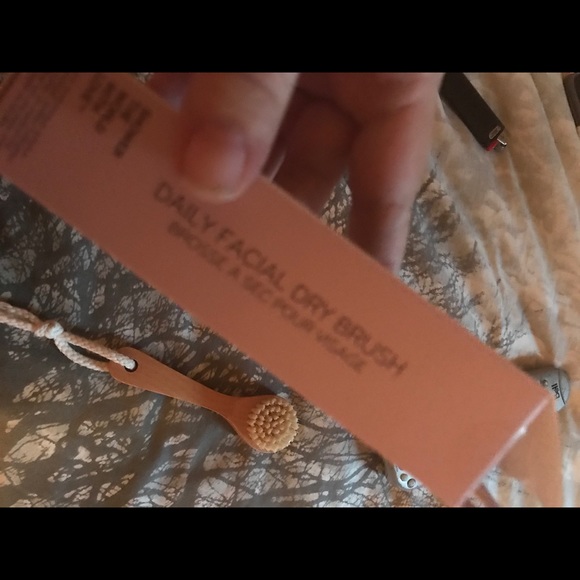 3/20$•Daily Concepts Dry Facial Brush - Picture 2 of 2